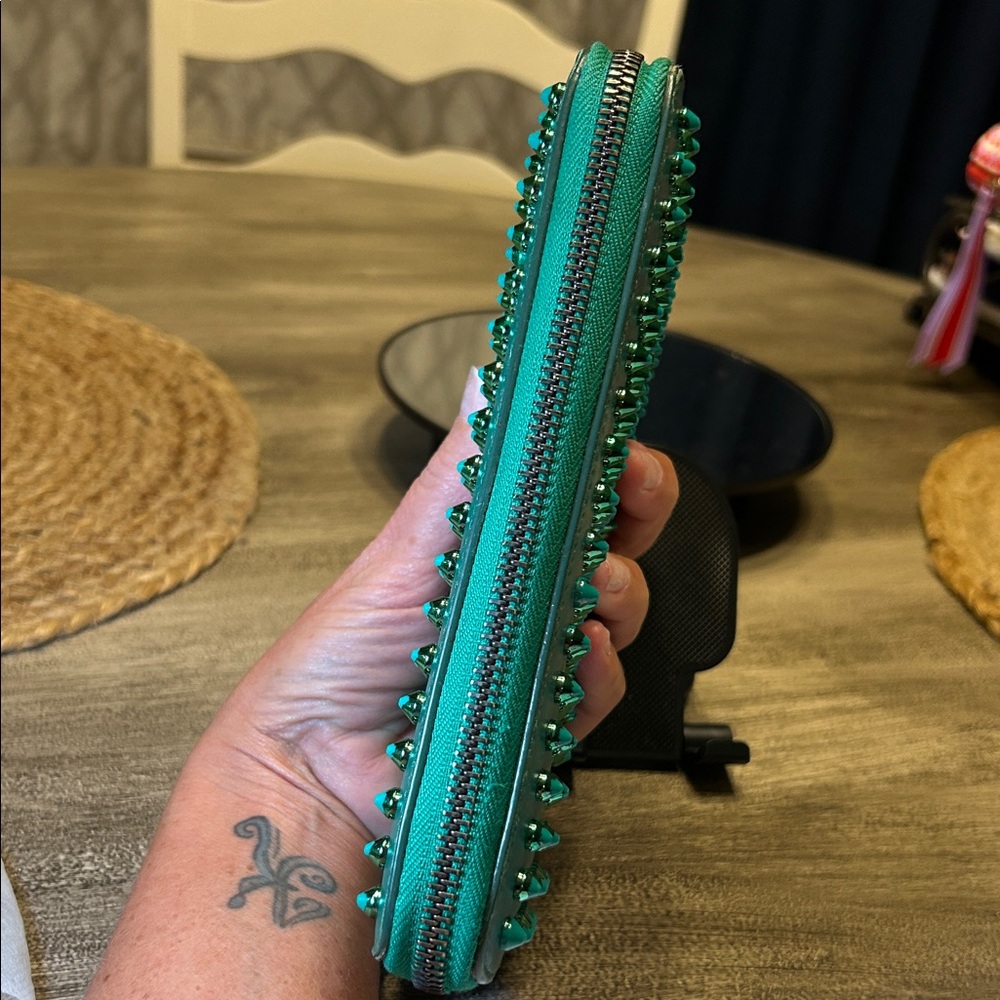 129. Christian Louboutin Green Zippy long wallet w/CoA - Picture 4 of 14